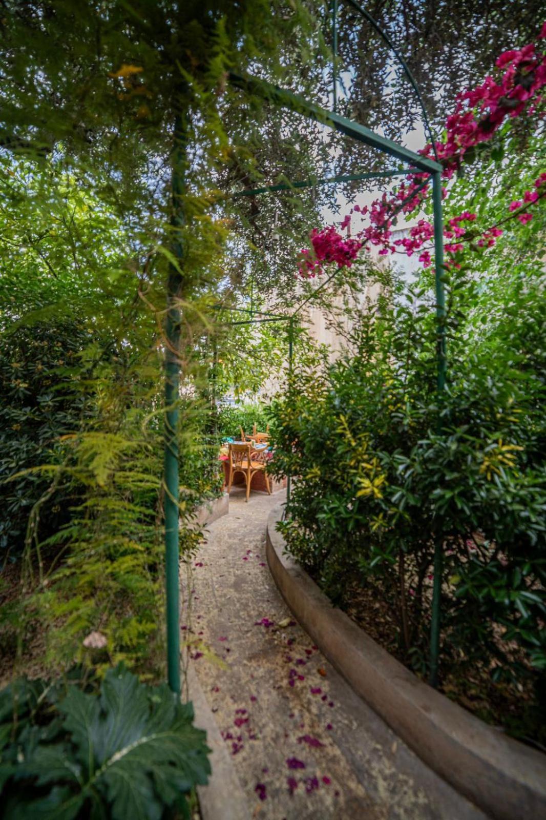 Central House With Beautiful Garden Amman Dış mekan fotoğraf